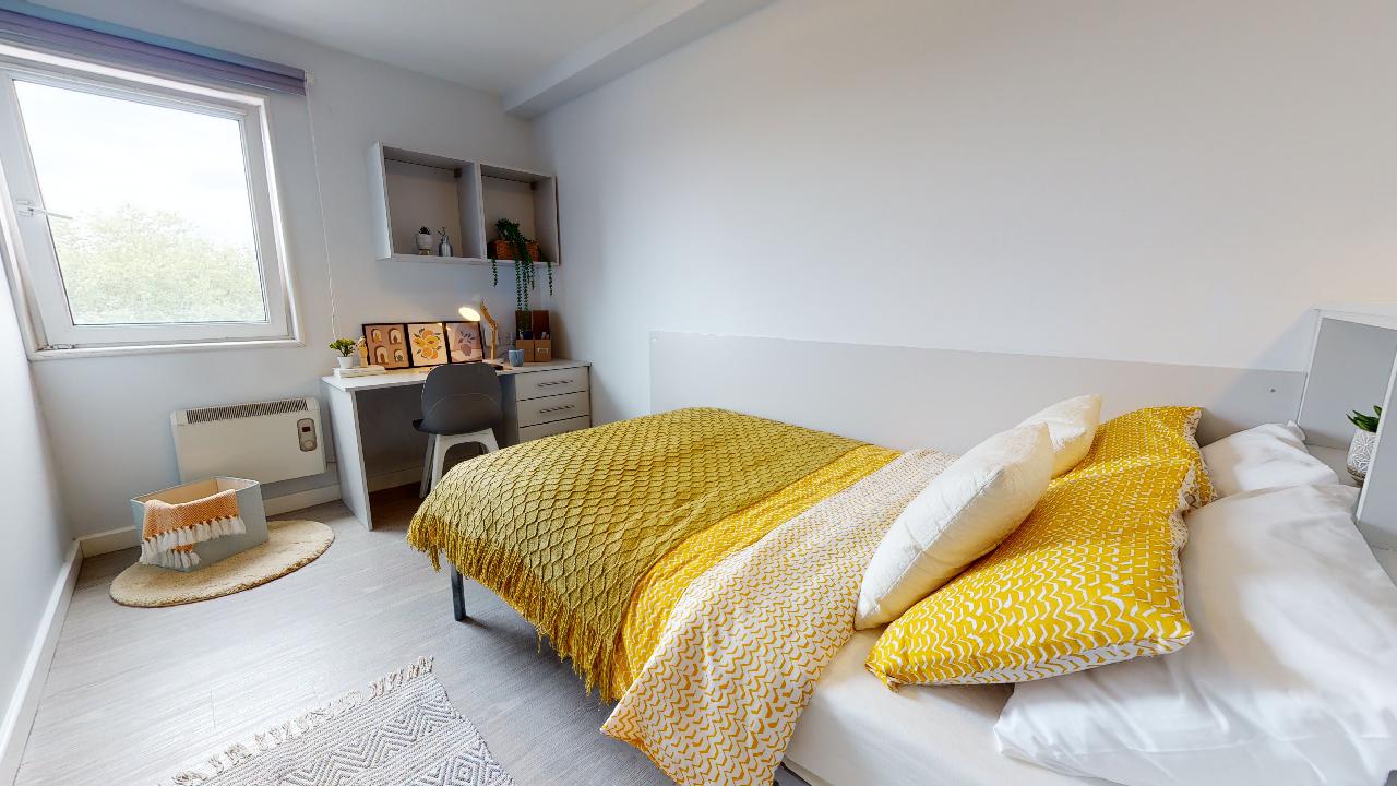 Room Hathersage Road in Manchester