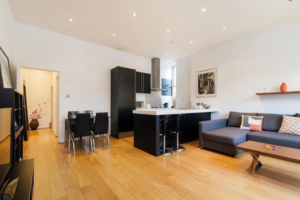 Flat Warwick Road in Greater London