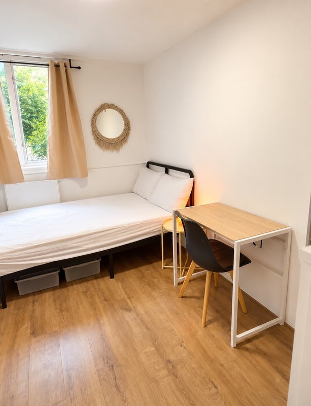 Room Philip Street in Greater London
