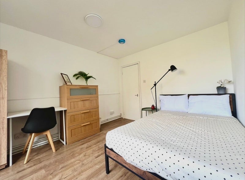 Room Philip Street in Greater London