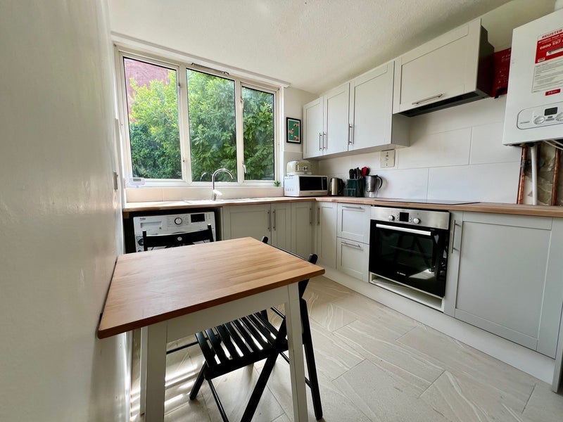 Room Philip Street in Greater London