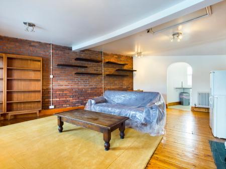 Flat Eversley Road in Swansea