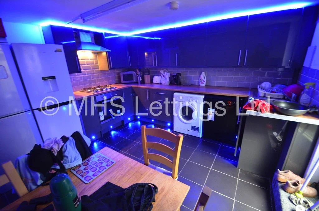 Room Back Ashville Grove in Leeds