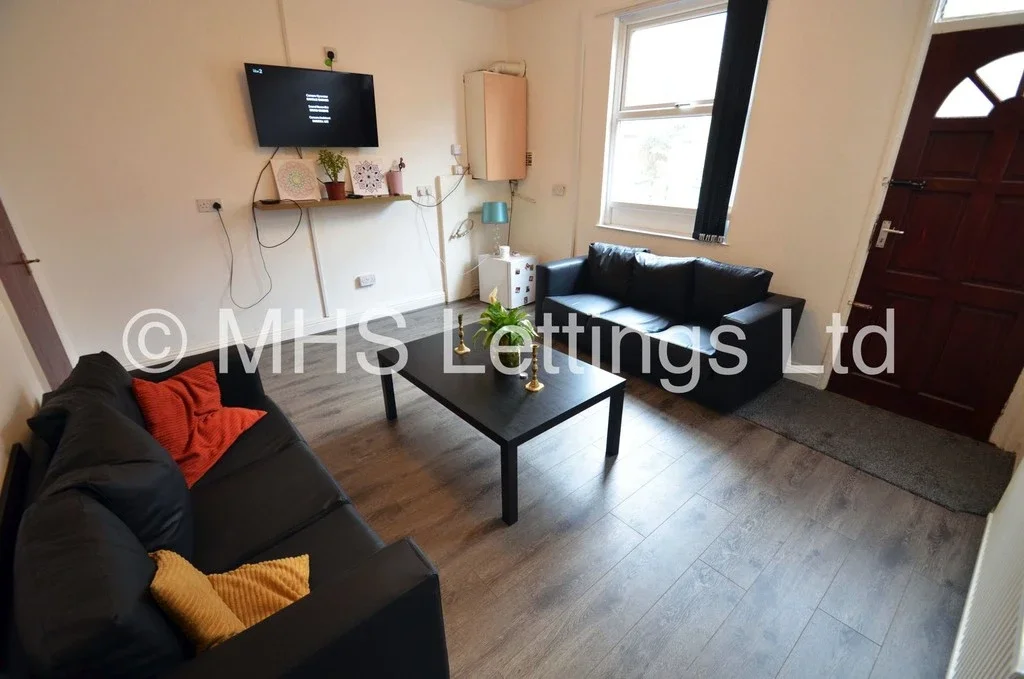 Room Back Ashville Grove in Leeds