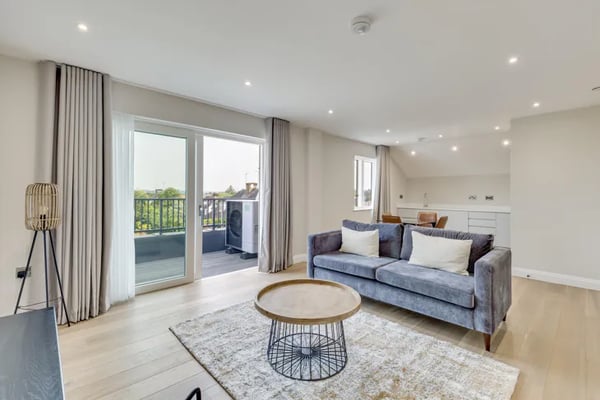 Flat Elsinore Gardens in Greater London