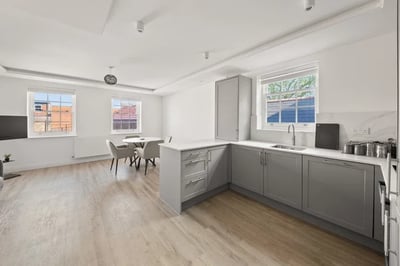 Flat Uxbridge Road in Greater London