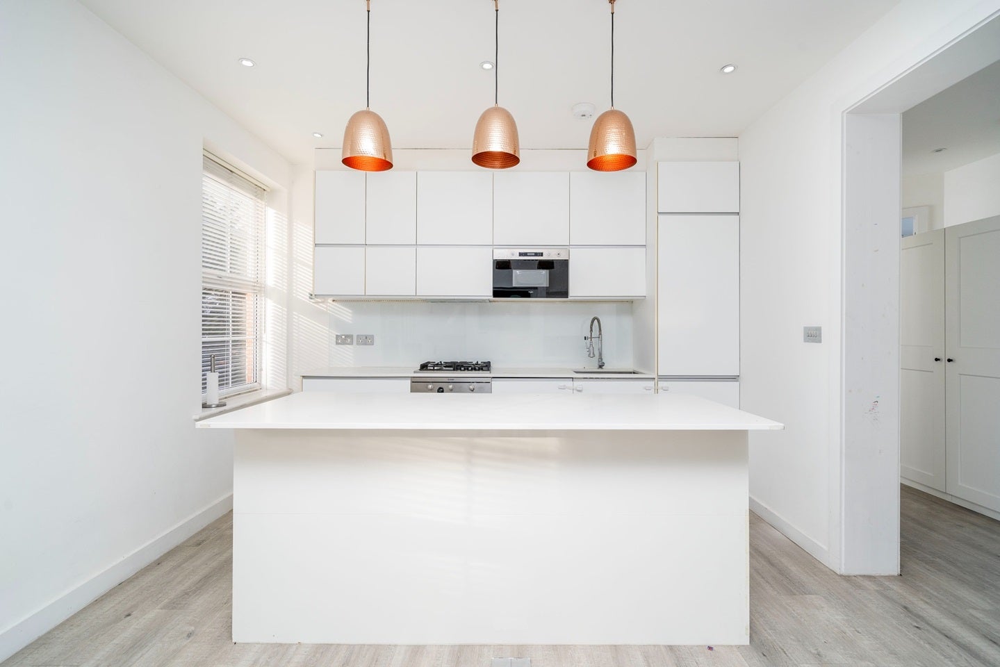 Flat Hendon Way in Greater London