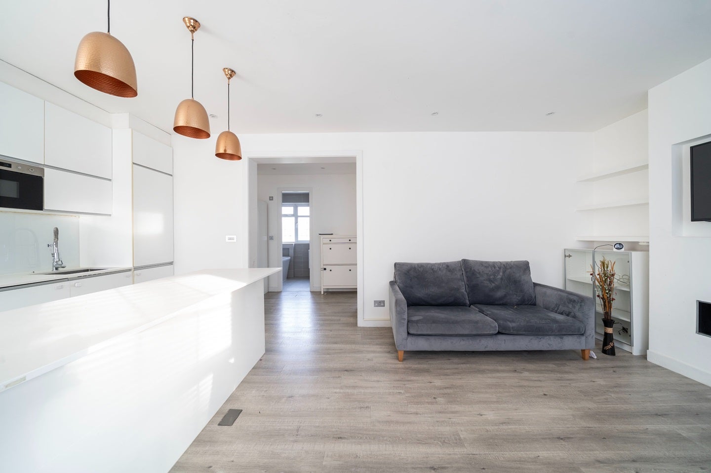 Flat Hendon Way in Greater London