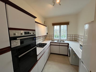 Flat Frithwood Avenue in Greater London