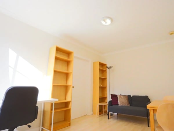 Flat Nicolson Street in Edinburgh