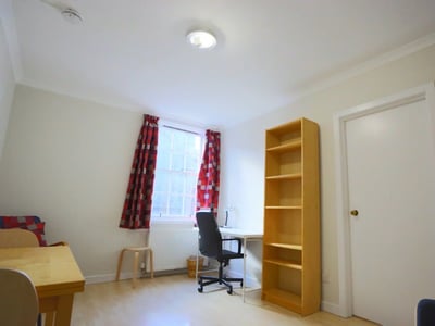 Flat Nicolson Street in Edinburgh