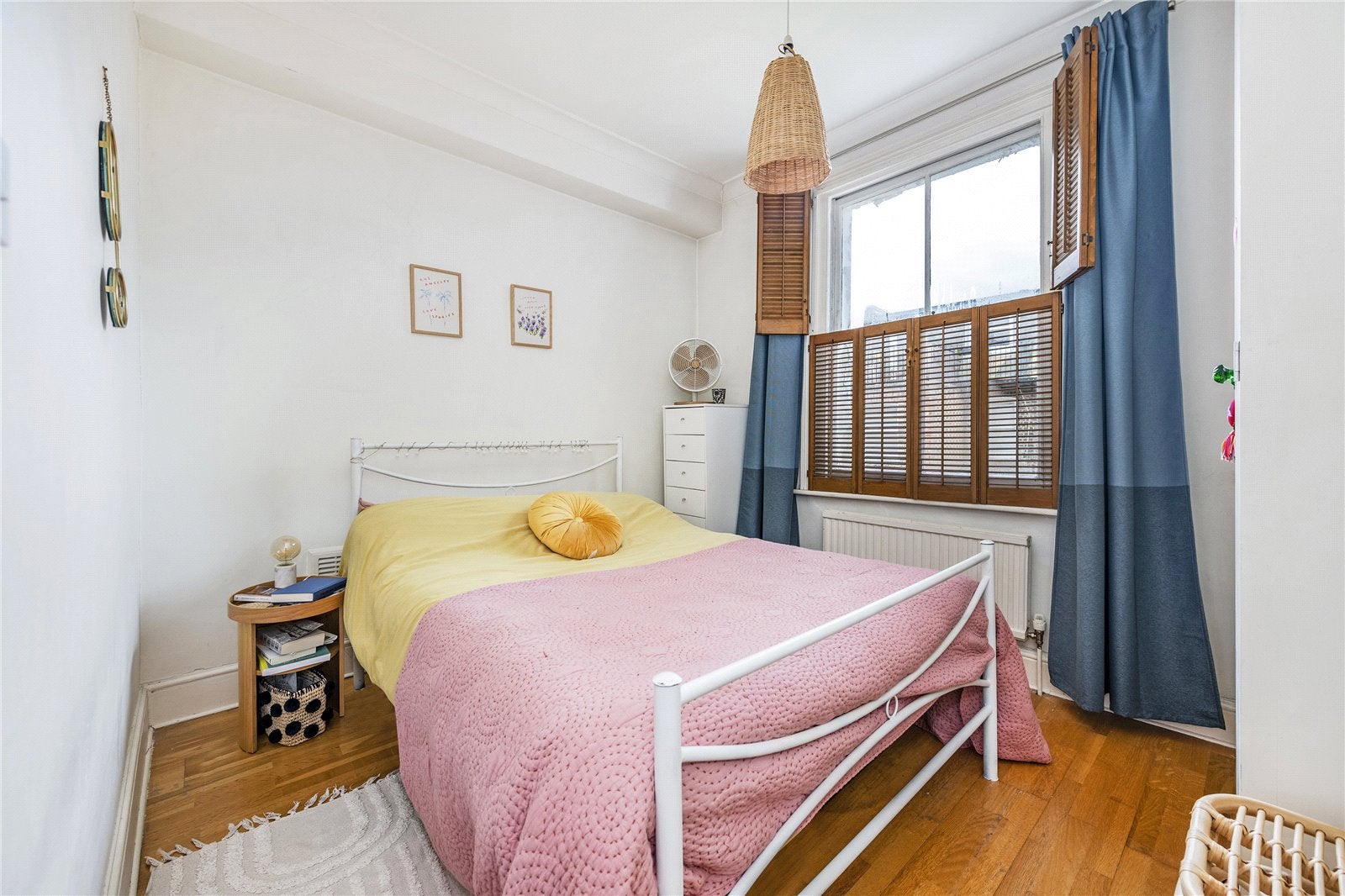 Flat Ladbroke Crescent in Greater London