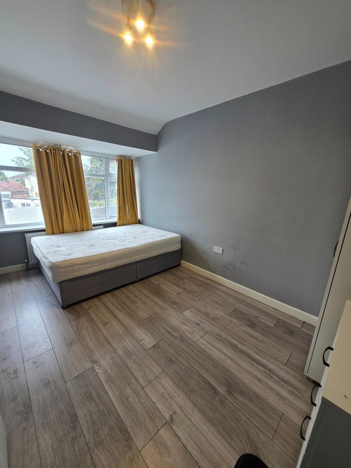 Flat Whittington Avenue in Greater London