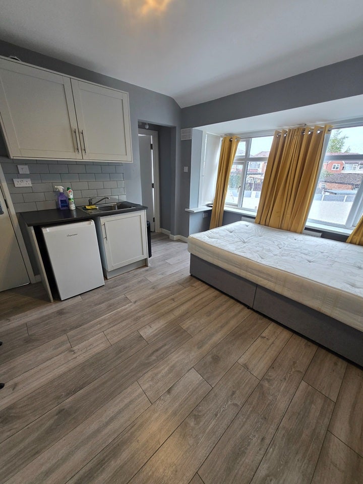 Flat Whittington Avenue in Greater London