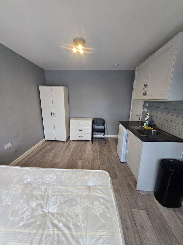 Flat Whittington Avenue in Greater London