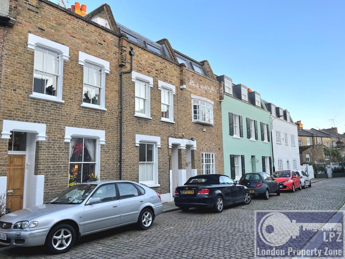 House Uxbridge Road in Greater London