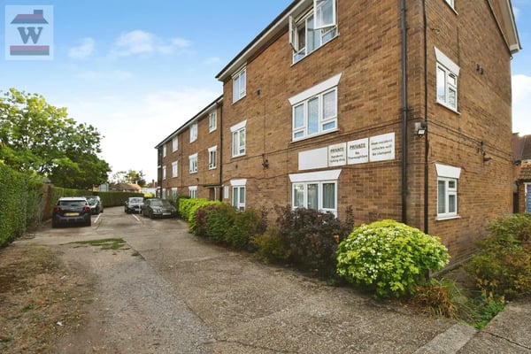Flat Lampton Road in Greater London