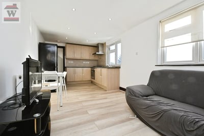 Flat Lampton Road in Greater London