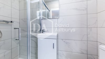 Room Elmar Road in Greater London