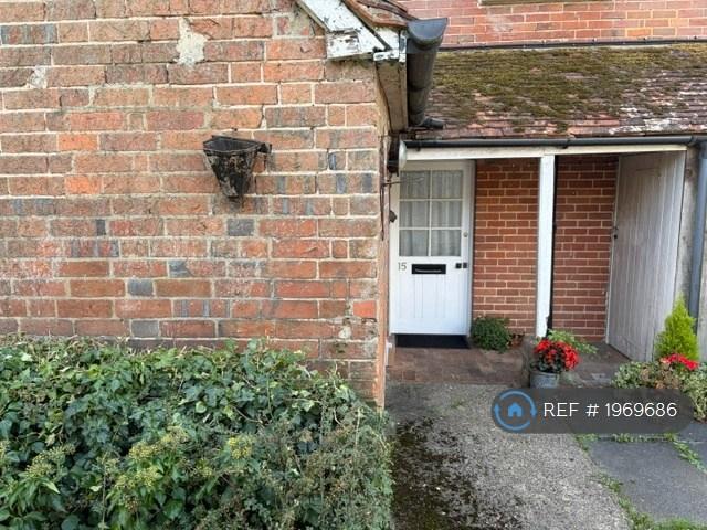 Flat Kingsclere Road in Basingstoke and Deane