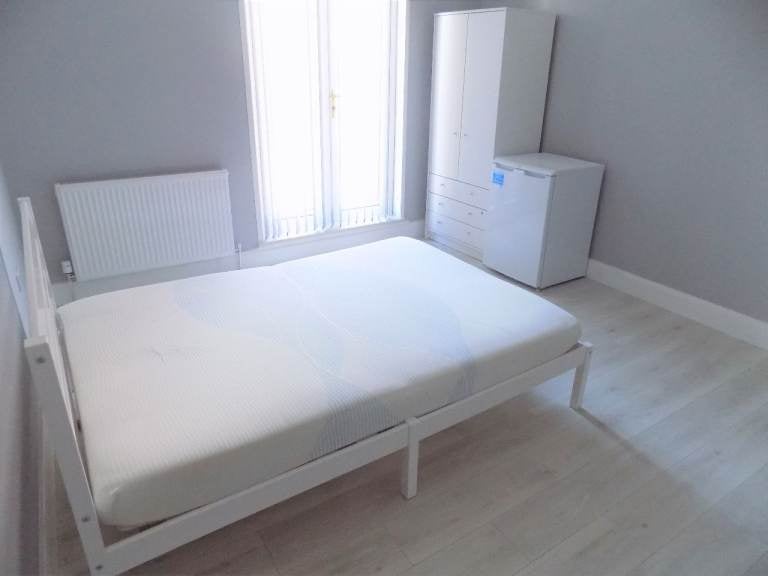 Room Biscot Road in Luton