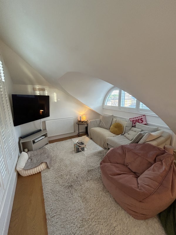 Flat Parkhill Road in Greater London