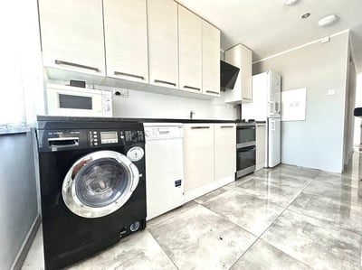 Flat Holbrook Lane in Coventry