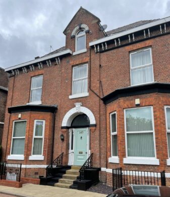 Flat Dickenson Road in Manchester