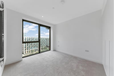 Flat Royal Crest Avenue in Greater London