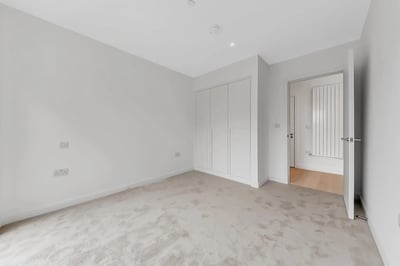 Flat Royal Crest Avenue in Greater London