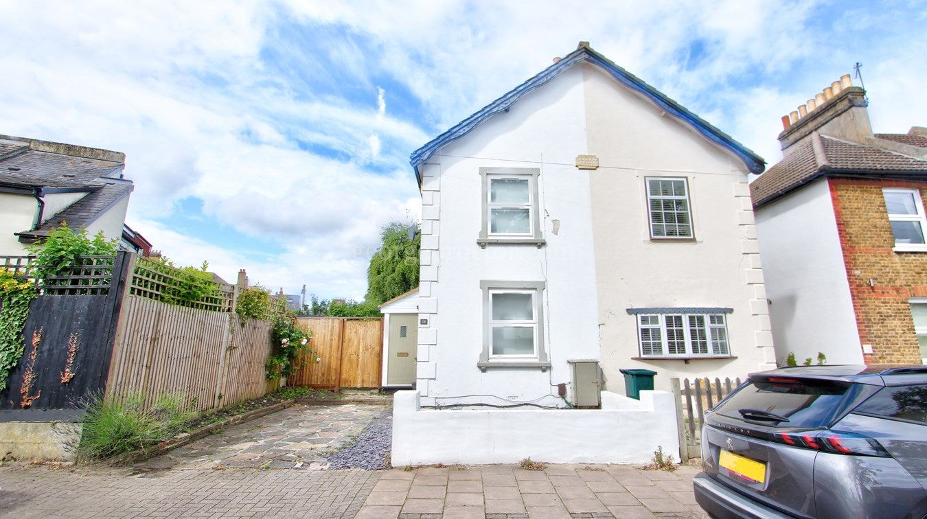 House Cowper Road in Greater London