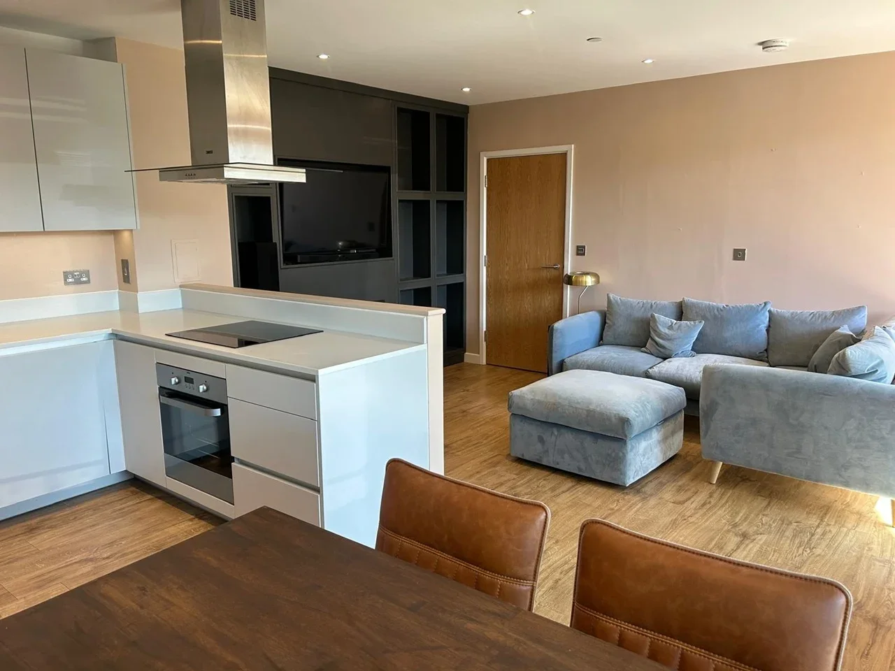 Flat Angel Lane in Greater London