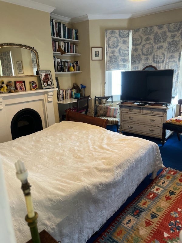 Room Afghan Road in Greater London