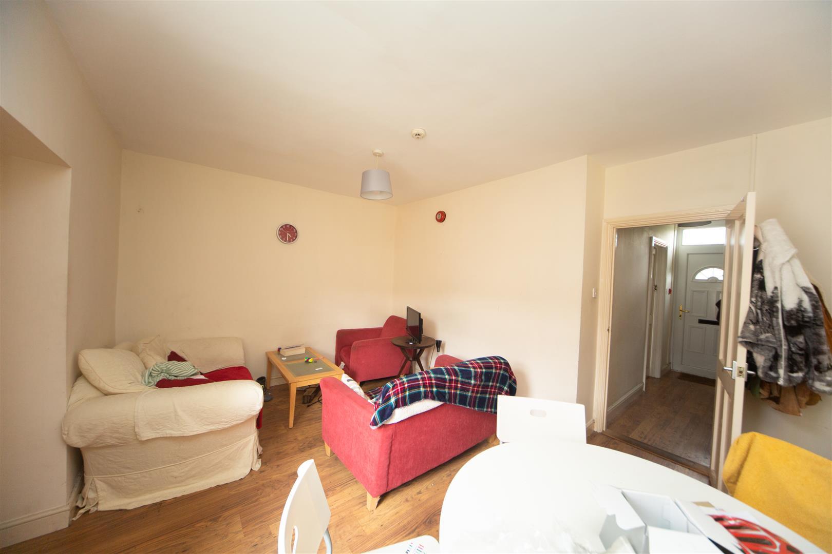 Flat John Place in Pontypridd