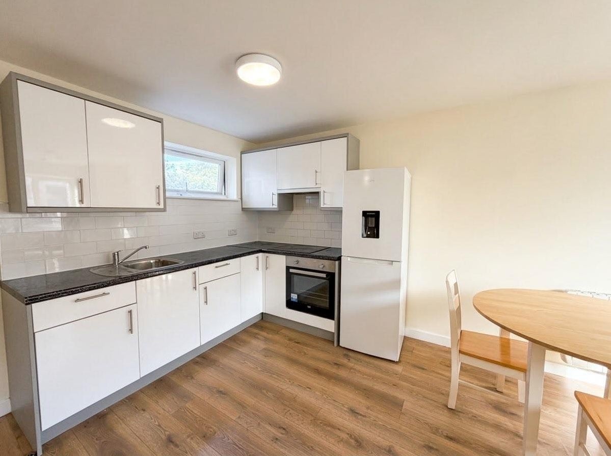 Flat Brunel Court in Greater London