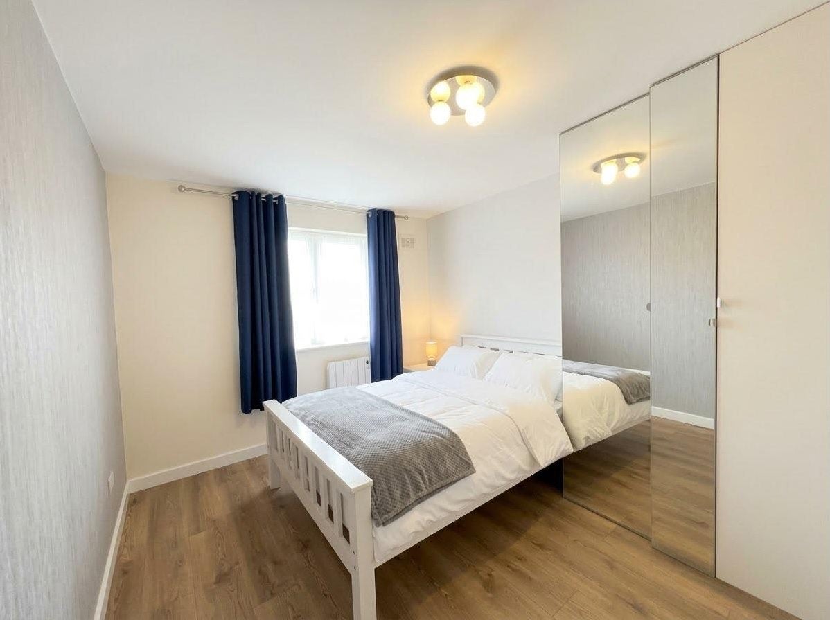 Flat Brunel Court in Greater London