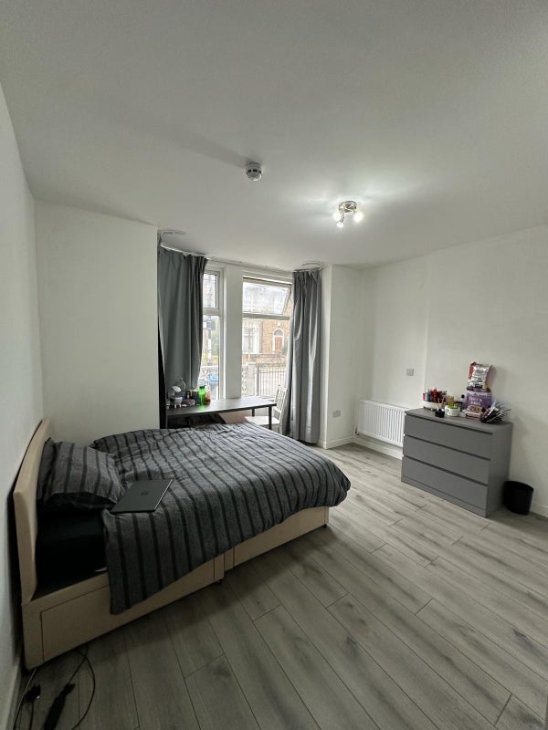 Room Clarence Road in Greater London