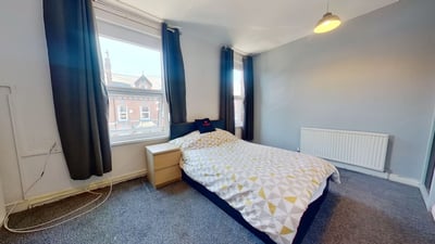 Room Hessle Place in Leeds
