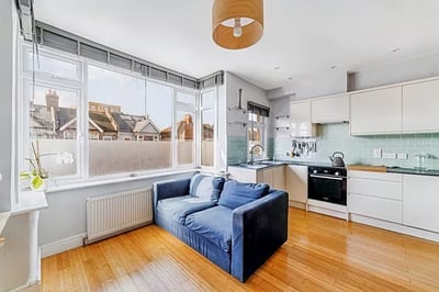 Flat Montague Road in Greater London