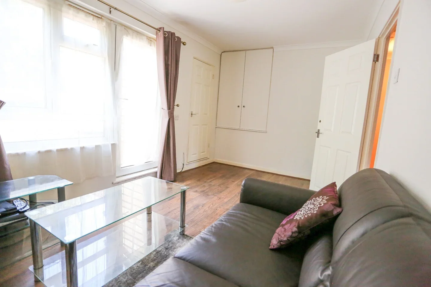 Flat Hogarth Close in Greater London
