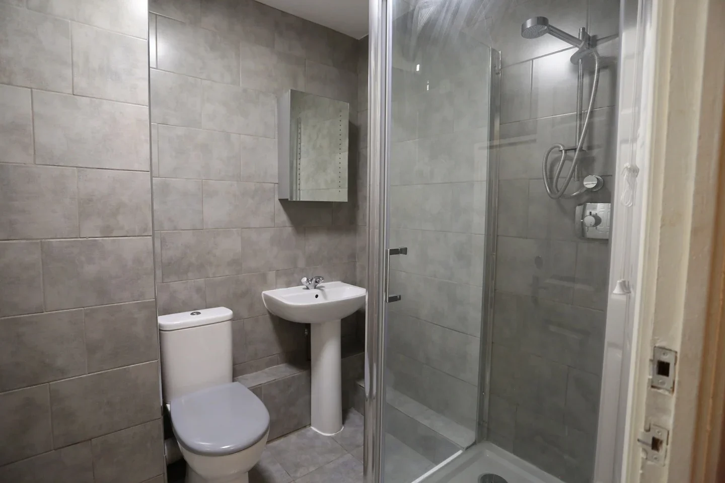 Flat Hogarth Close in Greater London