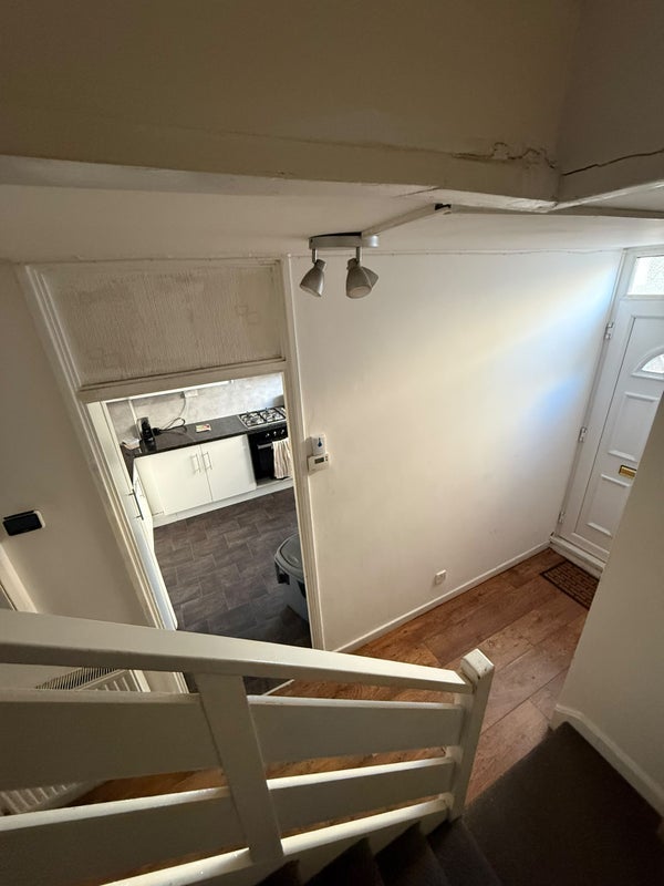 Room East Road in Greater London