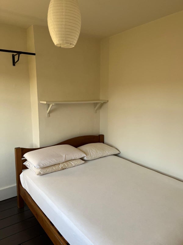 Room Purves Road in Greater London