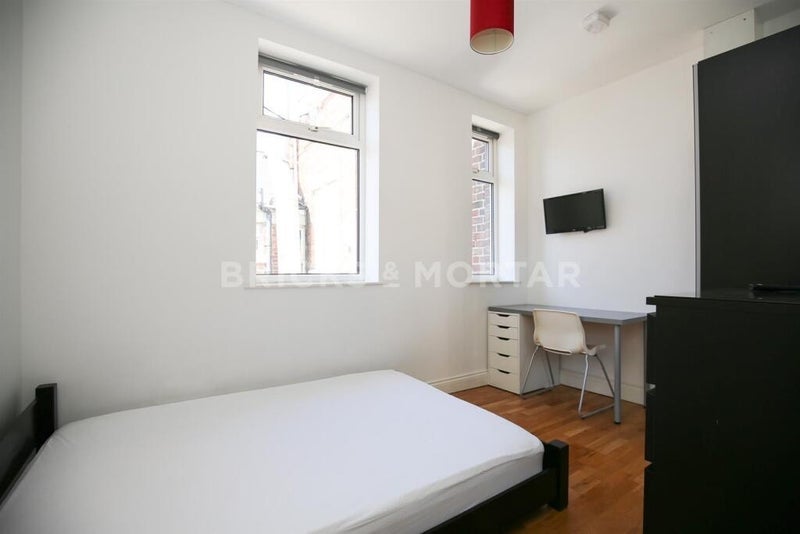 Room Heaton Road in Newcastle upon Tyne