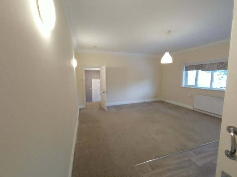 Flat Teignmouth Road in Greater London