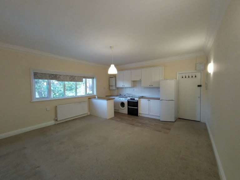 Flat Teignmouth Road in Greater London