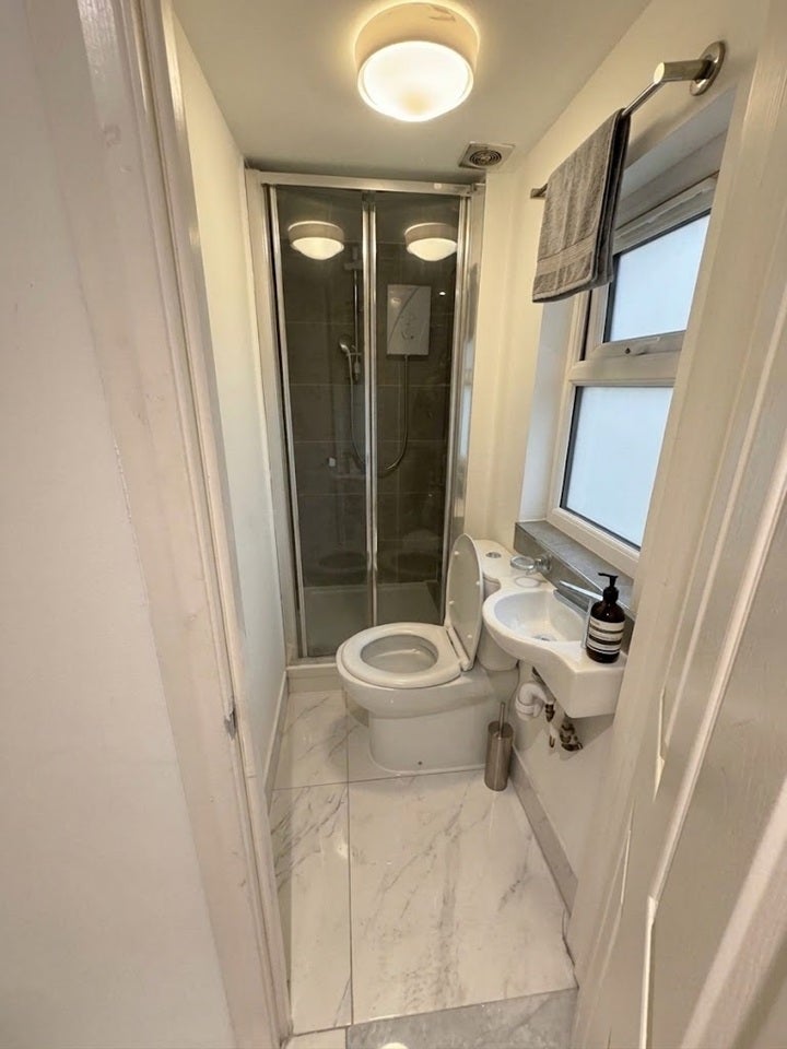 Flat Ewell Road in Greater London