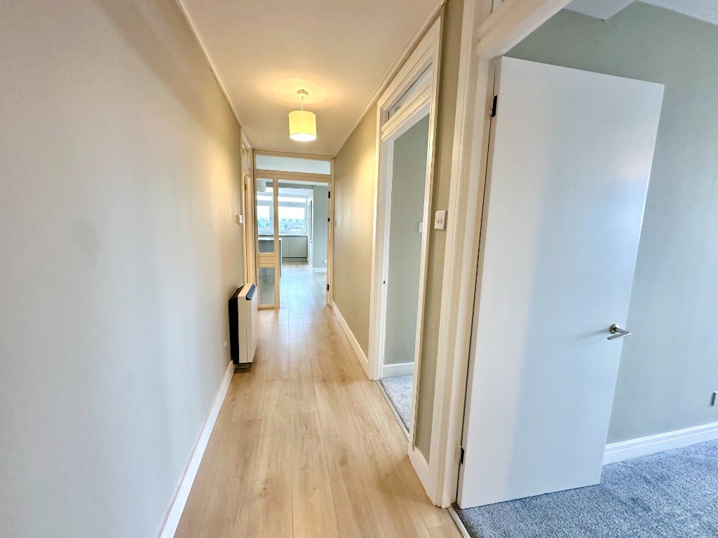Flat Dirleton Drive in Glasgow