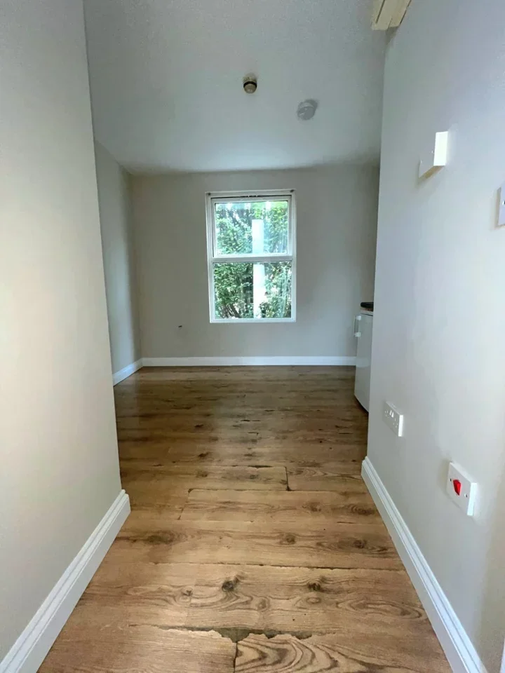 Flat Scotland Green in Greater London
