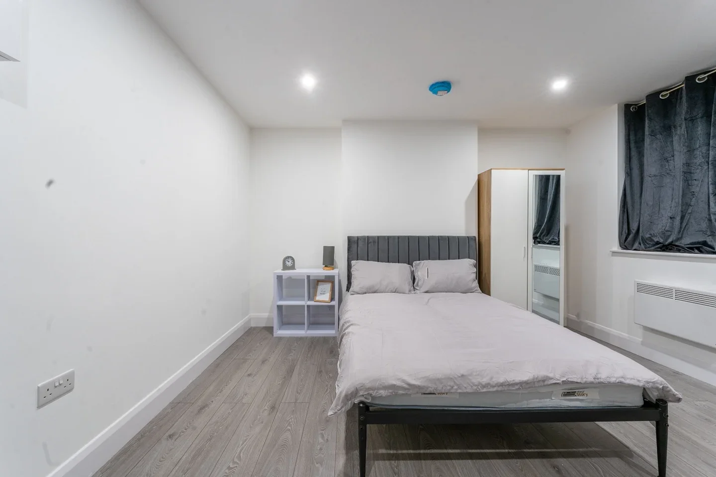 Flat Browning Street in Greater London